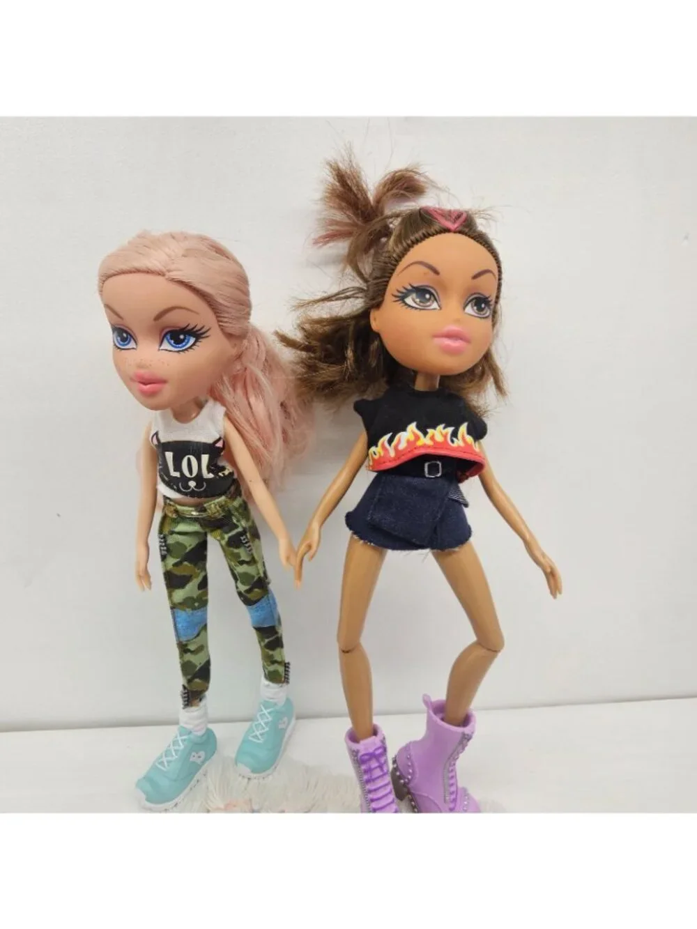 Bratz 2015 Relaunch Doll Lot SelfieSnaps Cloe Yasmin Clothes Shoes Lip Brush MGA